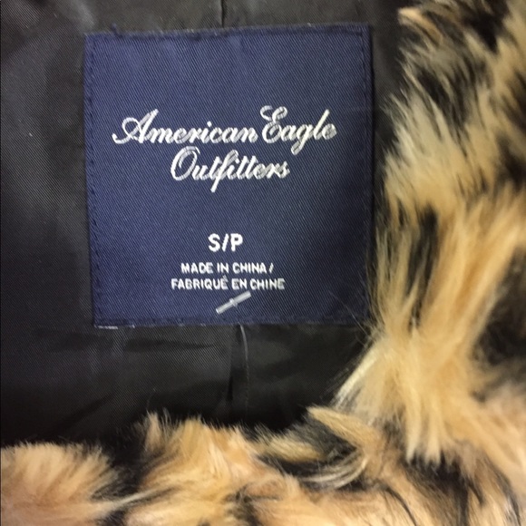 American Eagle faux fur jacket. Snap closure. - Picture 2 of 5